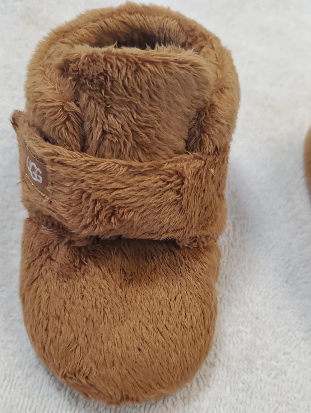 UGG Bixbie Infant Brown Fuzzy Bootie Slippers. Size 4-5